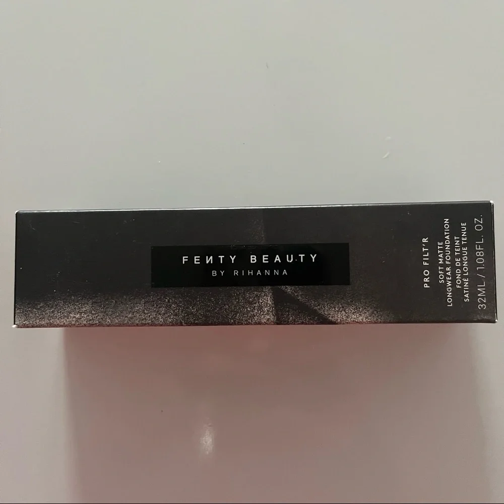 Fenty Beauty by Rihanna Pro Filt’r Soft Matte Longwear foundation